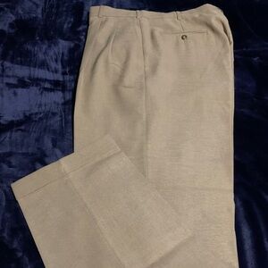 Perry Ellis Portfolio Men's Tan Pants. 34 x 33.
Pleated front cuffed legs.
